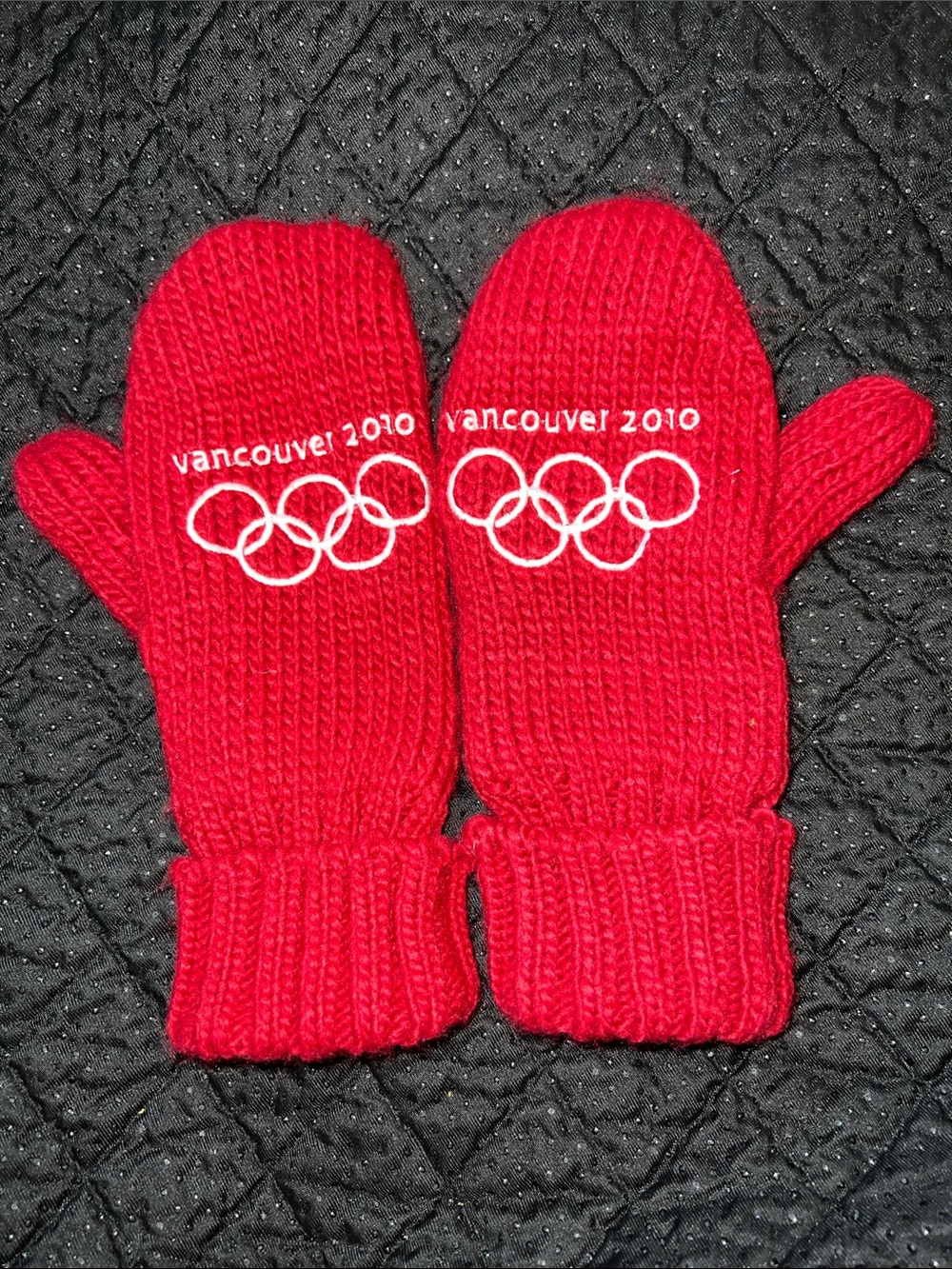 Official Vancouver 2010 Olympic Red Mittens Hudson's Bay Adult S/M